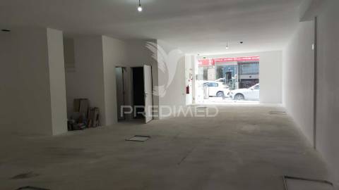 Loja centro algés - 155 m2 c/ saida da fumos