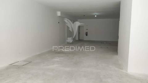 Loja centro algés - 155 m2 c/ saida da fumos
