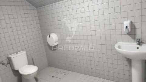 Loja centro algés - 155 m2 c/ saida da fumos