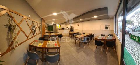 Churrasqueira + restaurante com duas salas