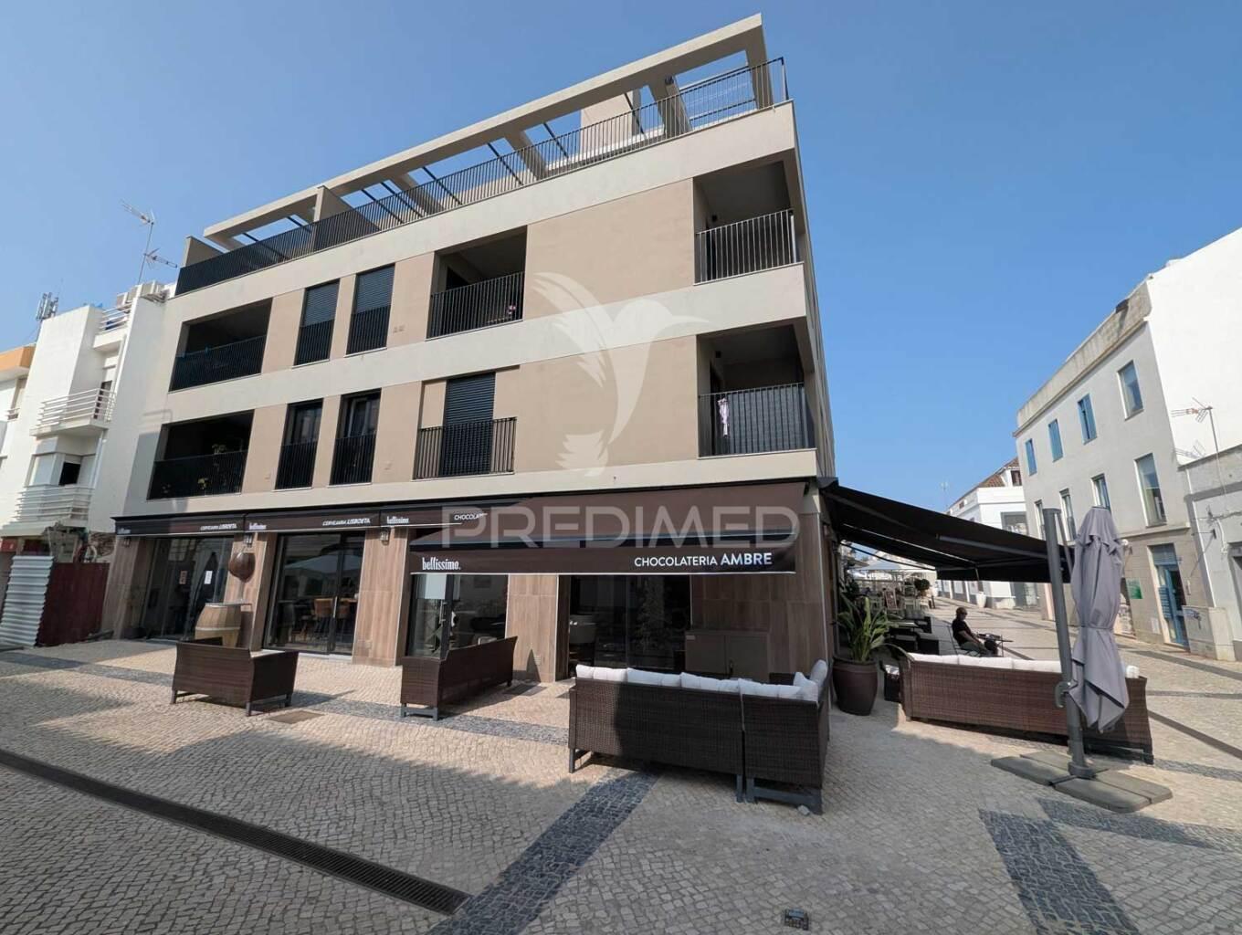 T0+1 novo com 48m2 no centro de vrsa, com terraço de 13m2