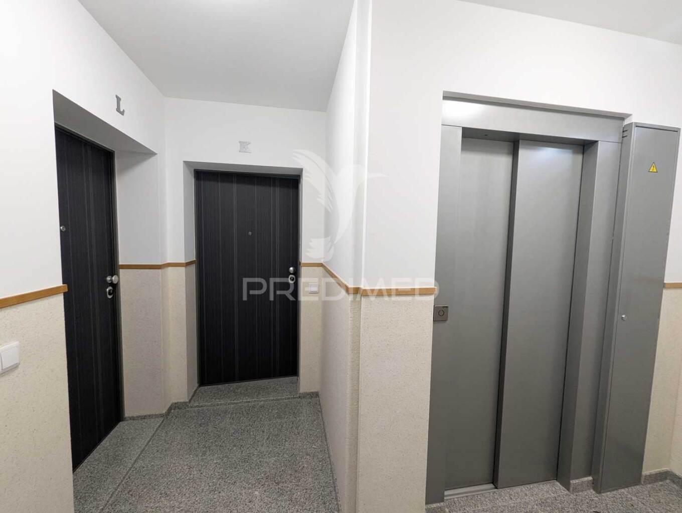 T0+1 novo com 48m2 no centro de vrsa, com terraço de 13m2
