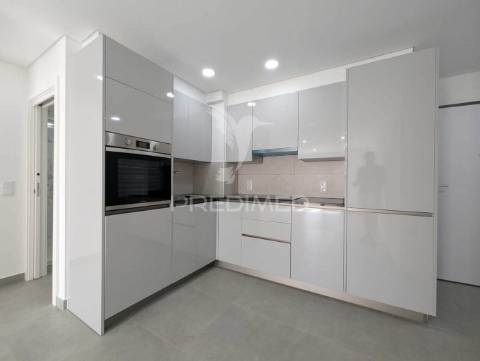 T0+1 novo com 48m2 no centro de vrsa, com terraço de 13m2