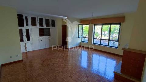 Apartamento t3 s.hora com box