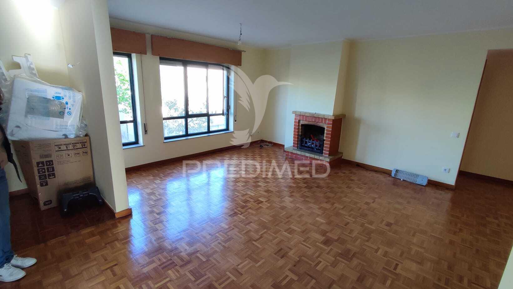Apartamento t3 s.hora com box