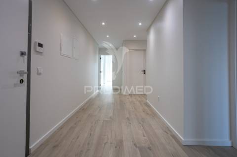 Apartamento t4 - com box  - novo - montijo