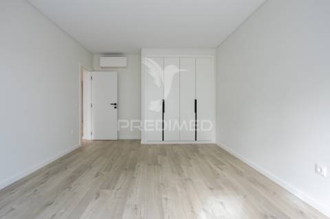 Apartamento t4 - com box  - novo - montijo