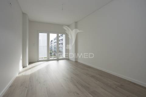 Apartamento t4 - com box  - novo - montijo