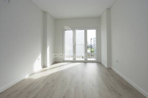 Apartamento t4 - com box  - novo - montijo