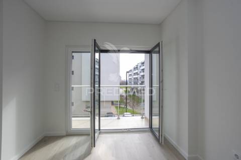 Apartamento t4 - com box  - novo - montijo
