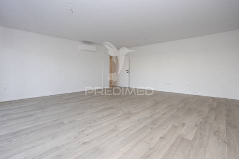 Apartamento t4 - com box  - novo - montijo