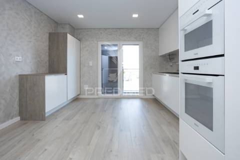 Apartamento t4 - com box  - novo - montijo