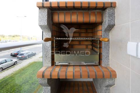 Apartamento t4 - com box  - novo - montijo