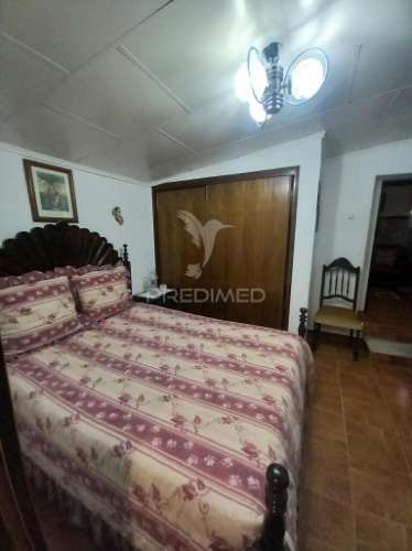 Casa de aldeia com quintal