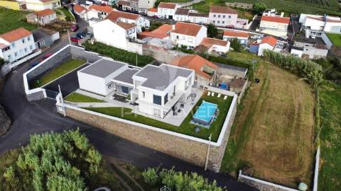 Moradia moderna com vista mar