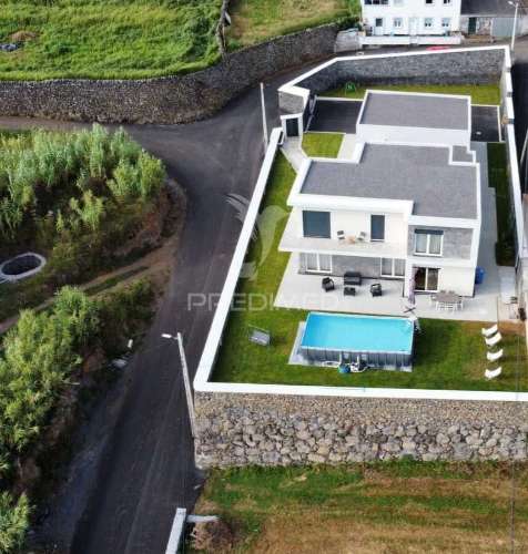 Moradia moderna com vista mar