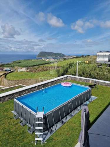Moradia moderna com vista mar