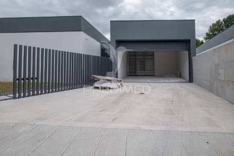 Moradia com piscina e vista rio em soutelo, braga