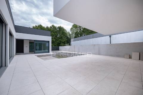 Moradia com piscina e vista rio em soutelo, braga