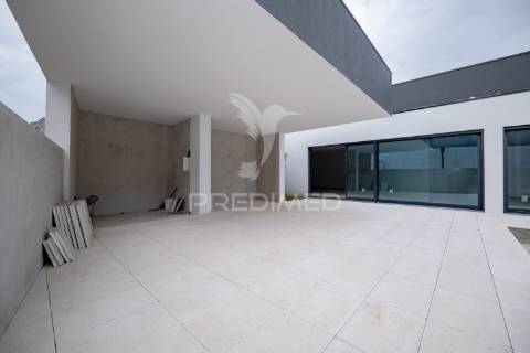 Moradia com piscina e vista rio em soutelo, braga