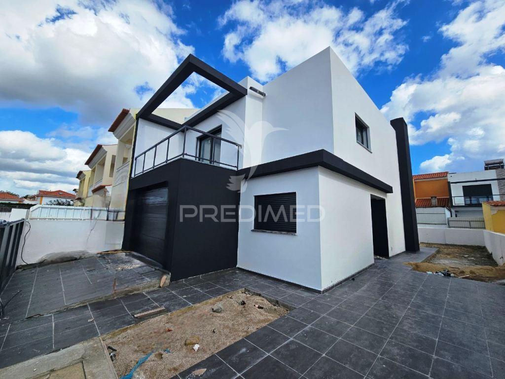 Moradia ponta banda t3, c/garagem, vale choupo - azeitão