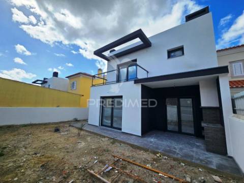 Moradia ponta banda t3, c/garagem, vale choupo - azeitão