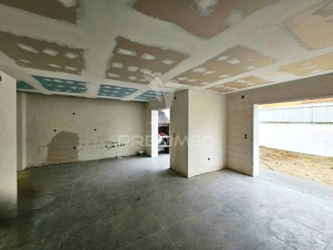 Moradia ponta banda t3, c/garagem, vale choupo - azeitão