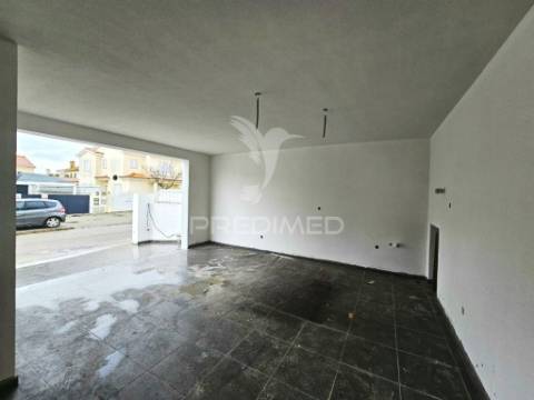 Moradia ponta banda t3, c/garagem, vale choupo - azeitão