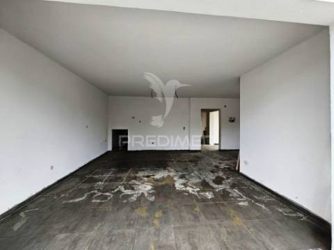 Moradia ponta banda t3, c/garagem, vale choupo - azeitão
