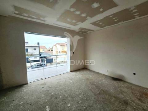 Moradia ponta banda t3, c/garagem, vale choupo - azeitão