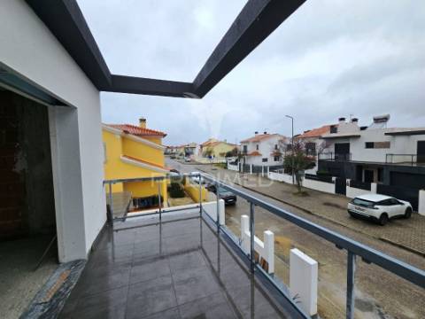 Moradia ponta banda t3, c/garagem, vale choupo - azeitão