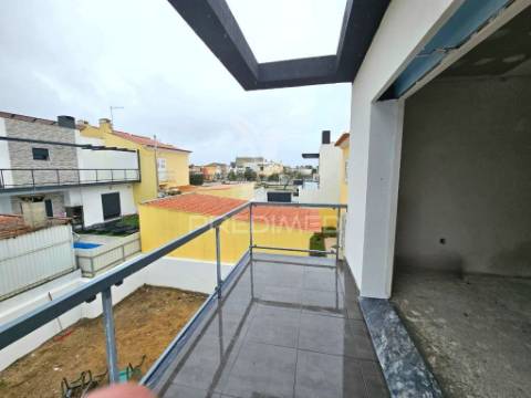 Moradia ponta banda t3, c/garagem, vale choupo - azeitão