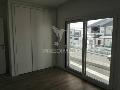Moradia nova isolada t4 c/piscina