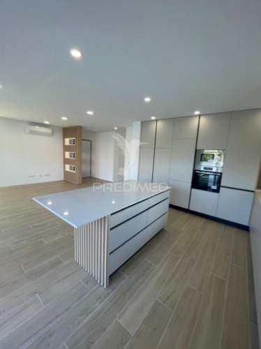 Moradia t4 nova geminada!