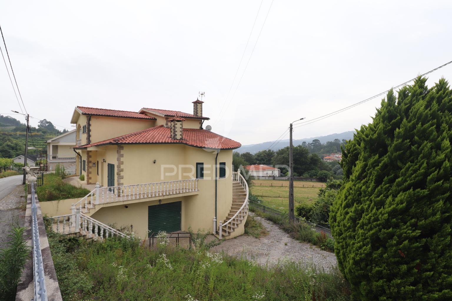 Moradia t3 rodeada da natureza.