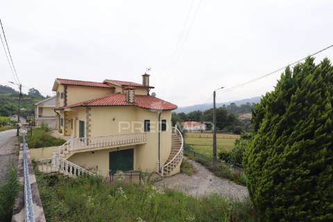 Moradia t3 rodeada da natureza.