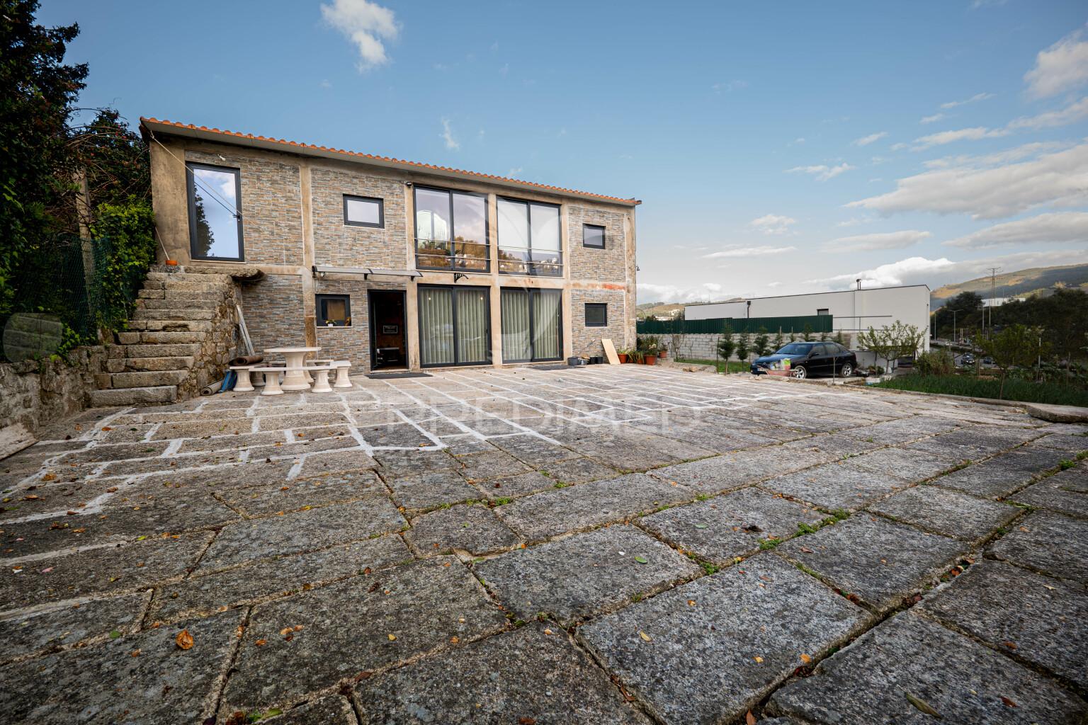 Terreno com 2 casas independentes em gualtar, braga!