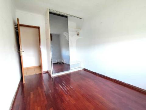 Apartamento para investimento / remodelação