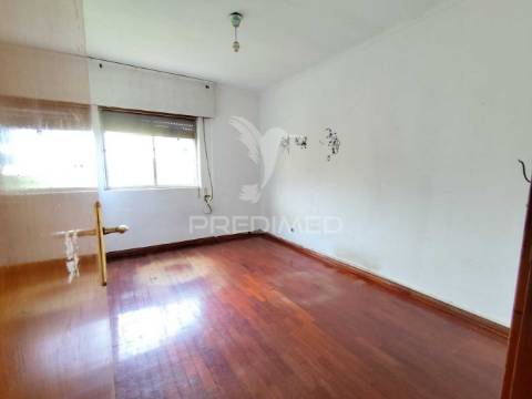 Apartamento para investimento / remodelação