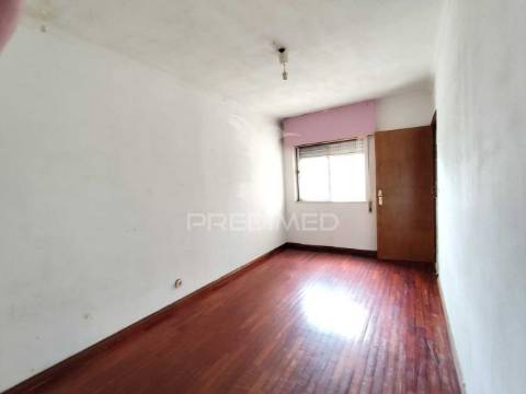 Apartamento para investimento / remodelação