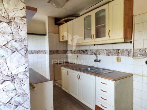 Apartamento para investimento / remodelação