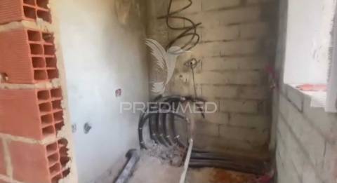 Moradia térrea isolada . piscina e garagem. fernão ferro