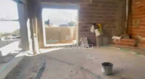 Moradia térrea isolada . piscina e garagem. fernão ferro