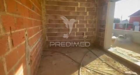 Moradia térrea isolada . piscina e garagem. fernão ferro