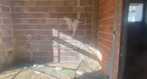 Moradia térrea isolada . piscina e garagem. fernão ferro