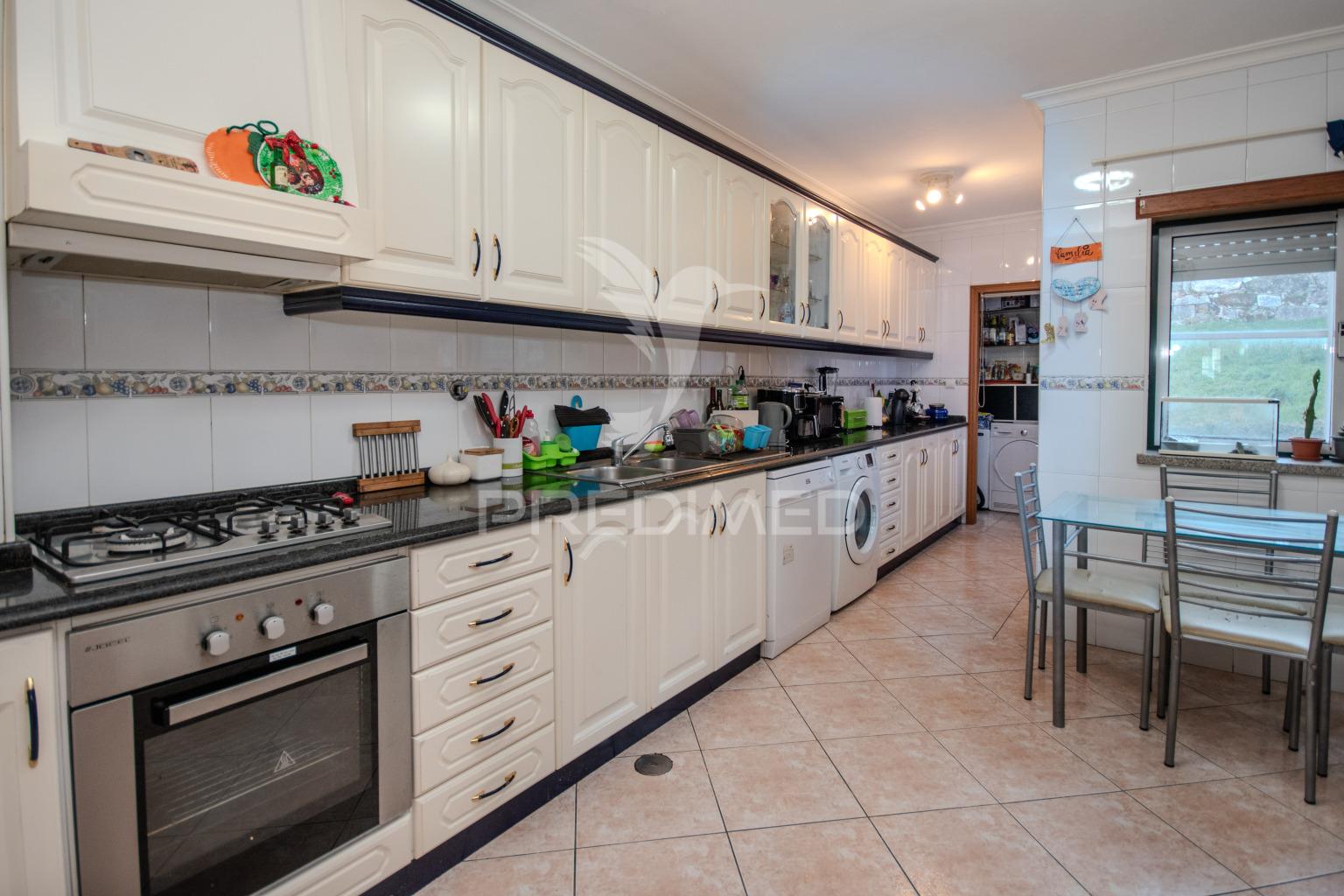 Apartamento t3 espaçoso com garagem e conforto na guarda