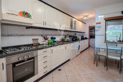 Apartamento t3 espaçoso com garagem e conforto na guarda
