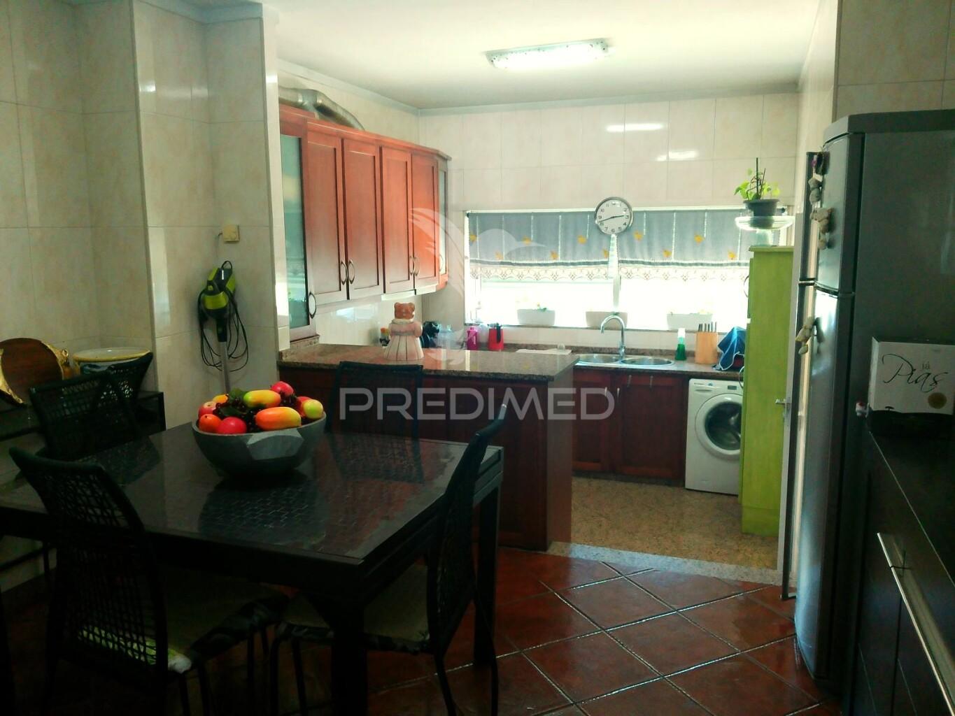 Moradia  t4 em caldas das taipas