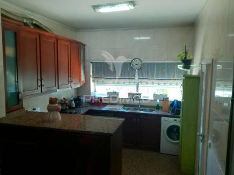 Moradia  t4 em caldas das taipas