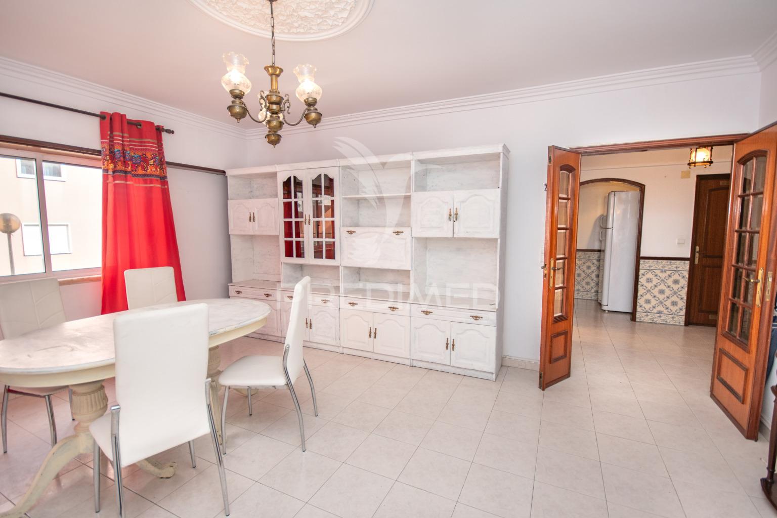 Apartamento t2 com arrecadação em valejas, oeiras